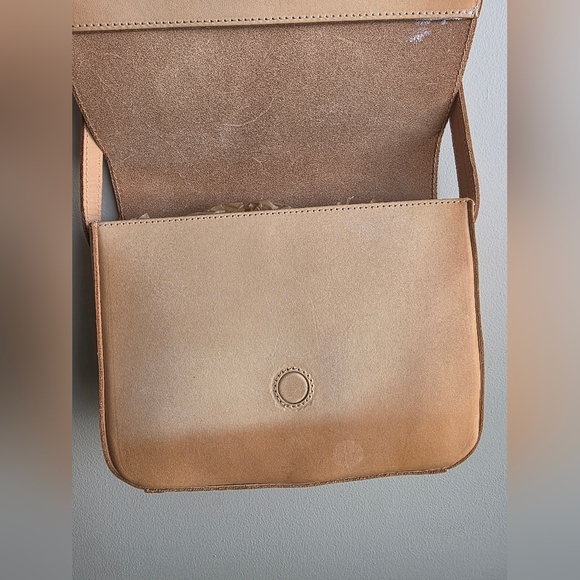 Nisolo Natural Tan Leather Crossbody - Picture 8 of 17
